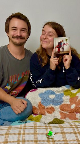 📣 surprise surprise !

notre premier album de compilations est arrivé!!💿

1. L’épreuve du temps
2. Émerveillé
3. Parle à mon ...