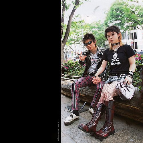 Punk couple Harajuku near Laforet. I wonder where they are now.
Is she an #OL now? Is he a #サラリーマン?
(From Kera 2002)
.
.
.
.
...