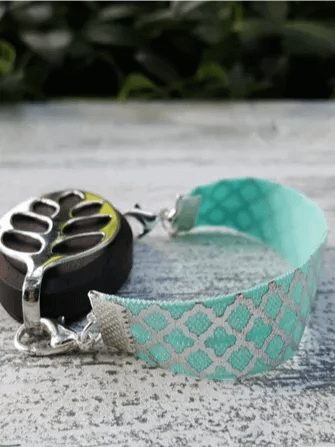 Aqua Trefoil Elastic Bracelet | Handmade Accessory for Bellabeat Leaf Urban & Ivy product image (1)
