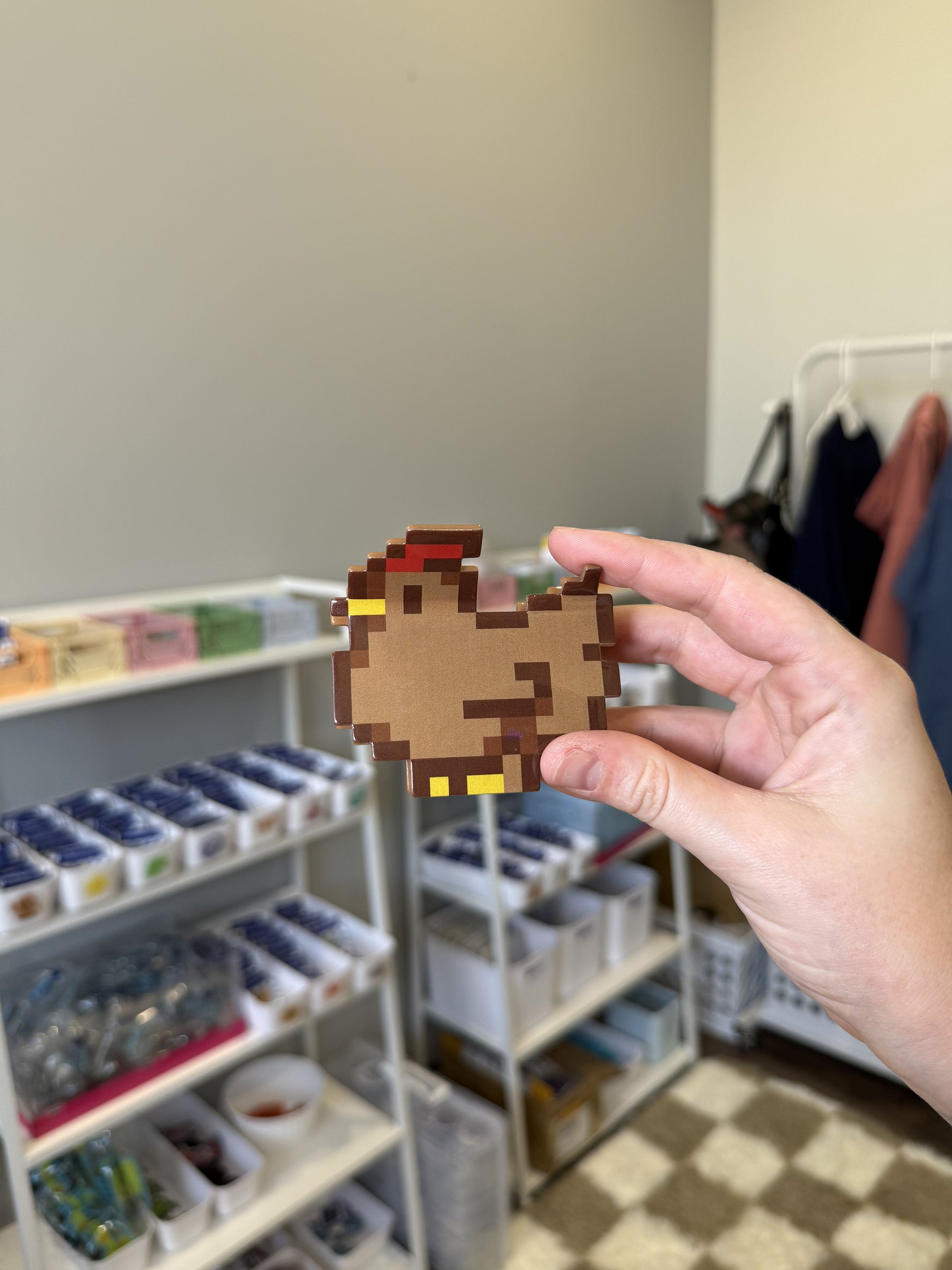 BROWN CHICKEN HAIR CLAW product image (1)