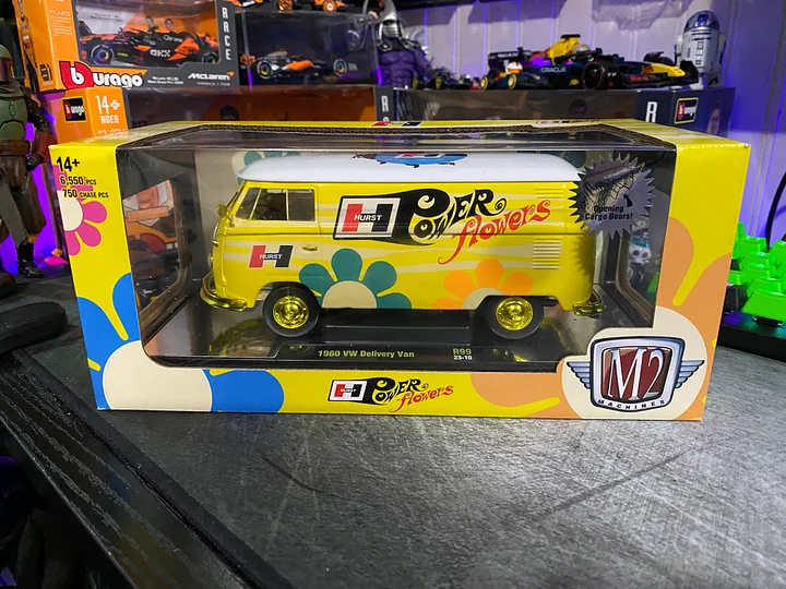 M2 Machines Chase 1960 VOLKSWAGEN VW DELIVERY 1/750 HURST POWER FLOWERS 1:24 / 1 of 750 product image (1)