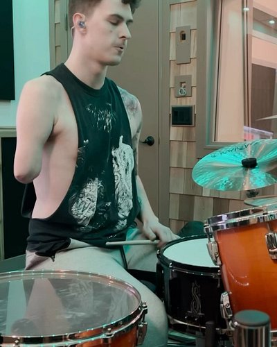 YOU SUFFER - NAPALM DEATH

I’ve never played a song as difficult as this please share it I worked so hard 

•
@pearl_drums 
@...