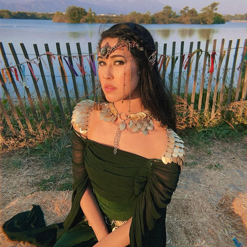 Some elven royalty vibes at golden hour 💜