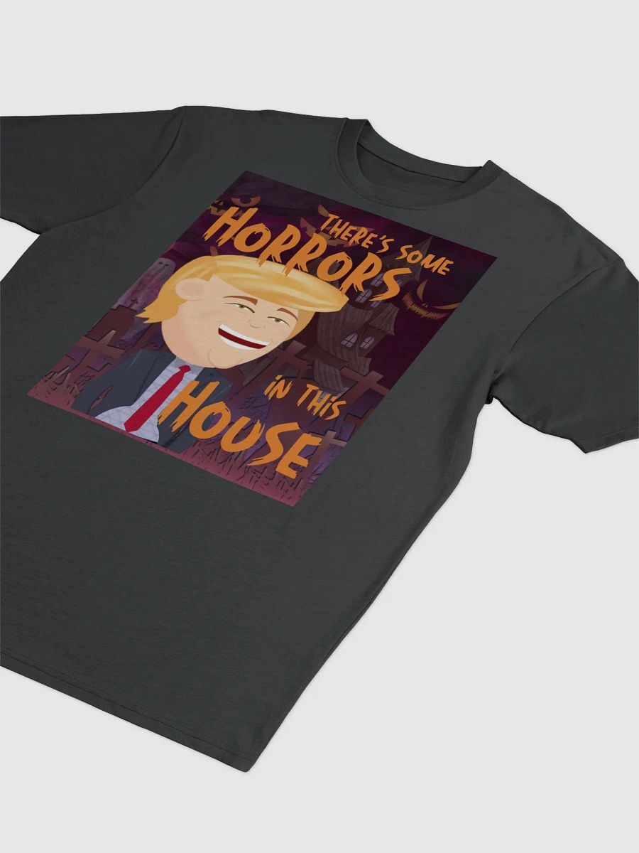 There's some Horrors in this House Men's Tee product image (3)