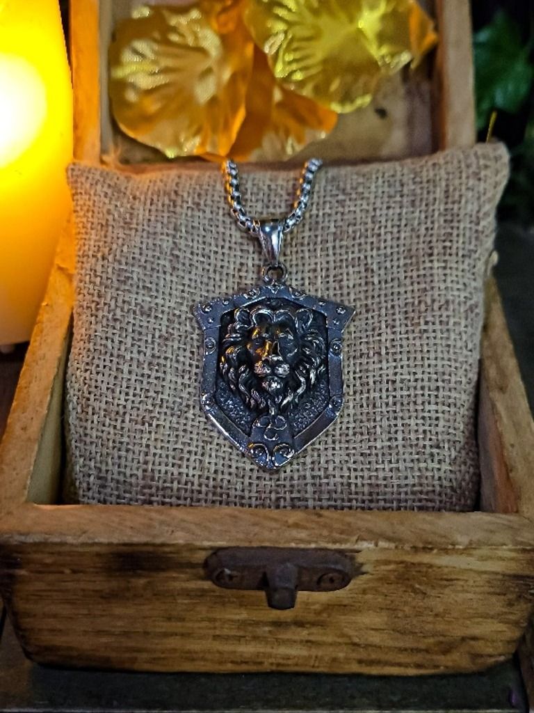 The Armored Kingdom Shield of the Roaring King Necklace product image (3)