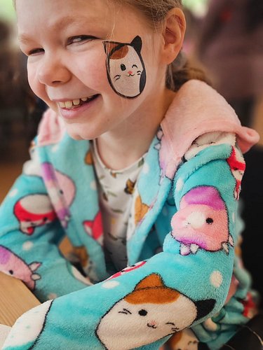 Yesterday @quantumhouse had some really fun activities in the morning. Bagels and cream cheese, coffee and hot chocolate, a D...