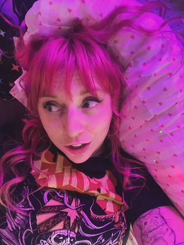 🩷🌺❤️‍🩹🌷💝 (can you believe Lily got up there????) featuring a double rainbow 🌈🌈🥰 #rainbow #pink #cat #twitch