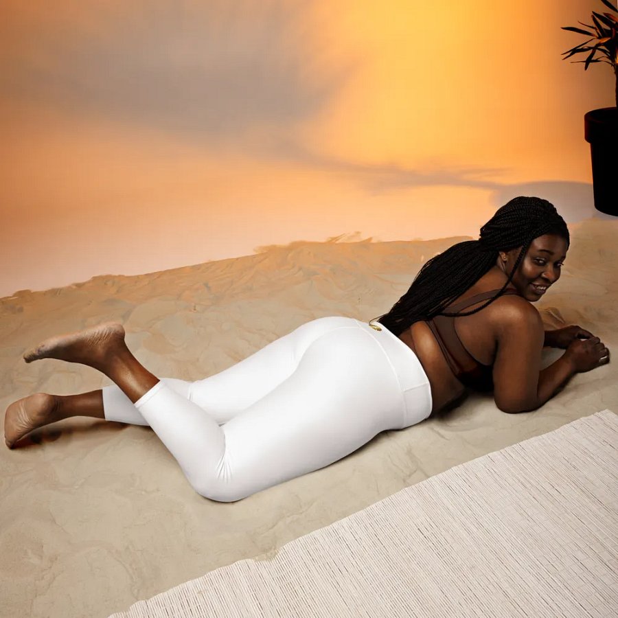 Celestial Trine Yoga Capri Leggings product image (6)