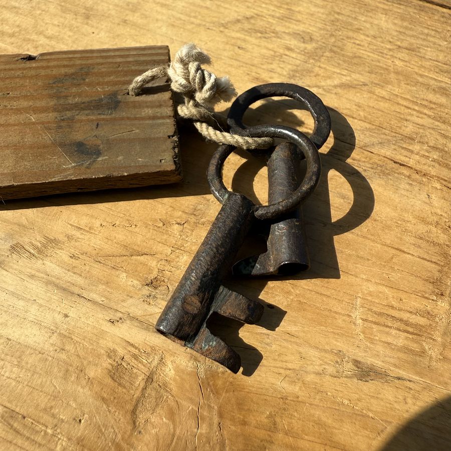 🎎 Antique Japanese dormitory key set - Yamada Room 5 | Japan Antique Roadshow product image (5)