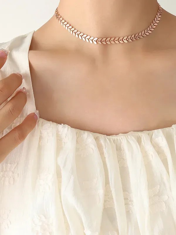 Elsie Leaf Necklace product image (3)