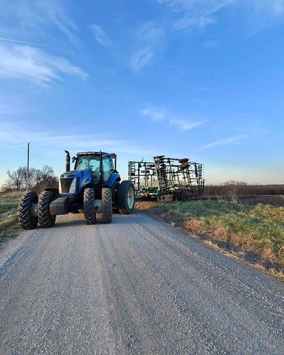 Oh yeah it’s TIME  #farming #dirtwork #Farm #johndeere #newholland #caseih #FarmerWoody #farmerwoody