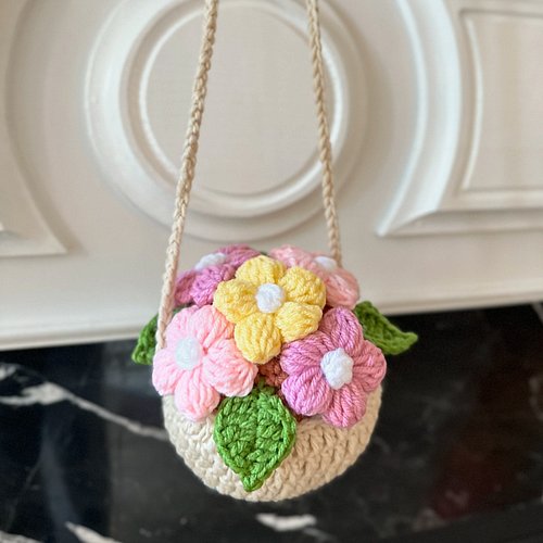 Five hours later and this is what I have to show for it 🙂‍↔️🌺🌸🌼

#amigurumi #hangingbaskets