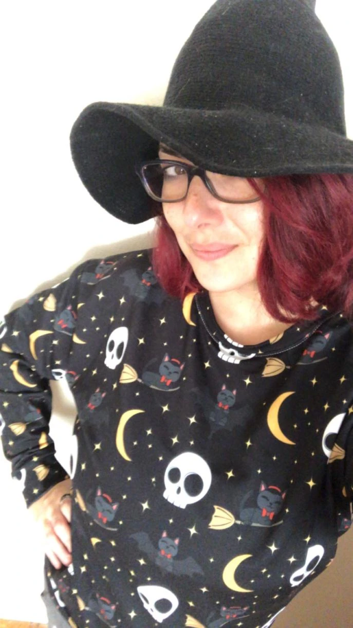 Feeny Loves Halloween Sweatshirt - Black product image (1)