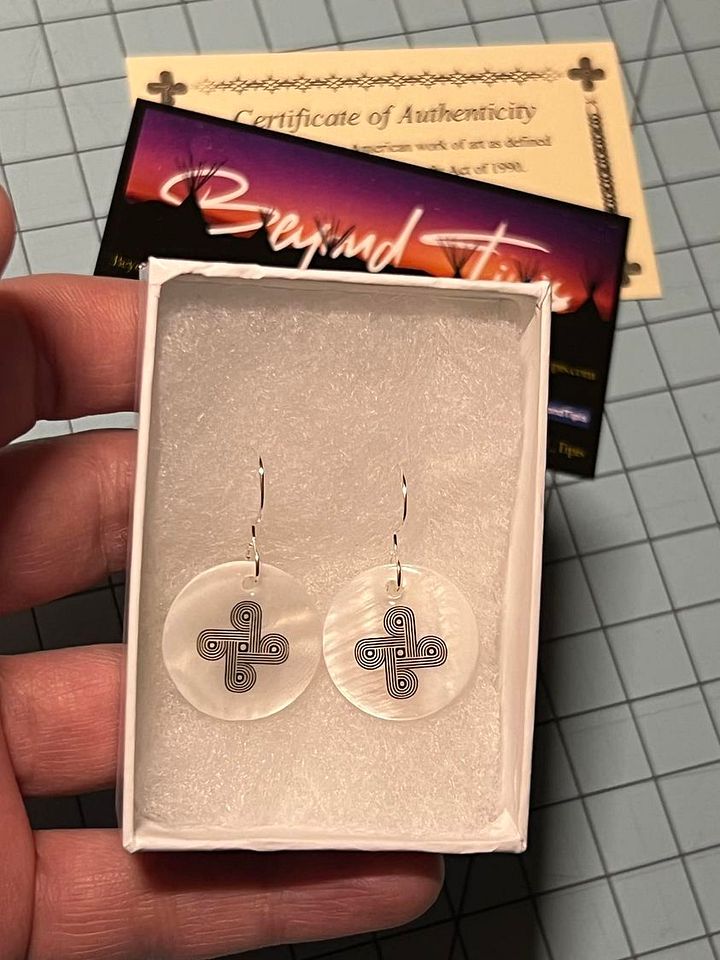 4-Direction earrings product image (2)