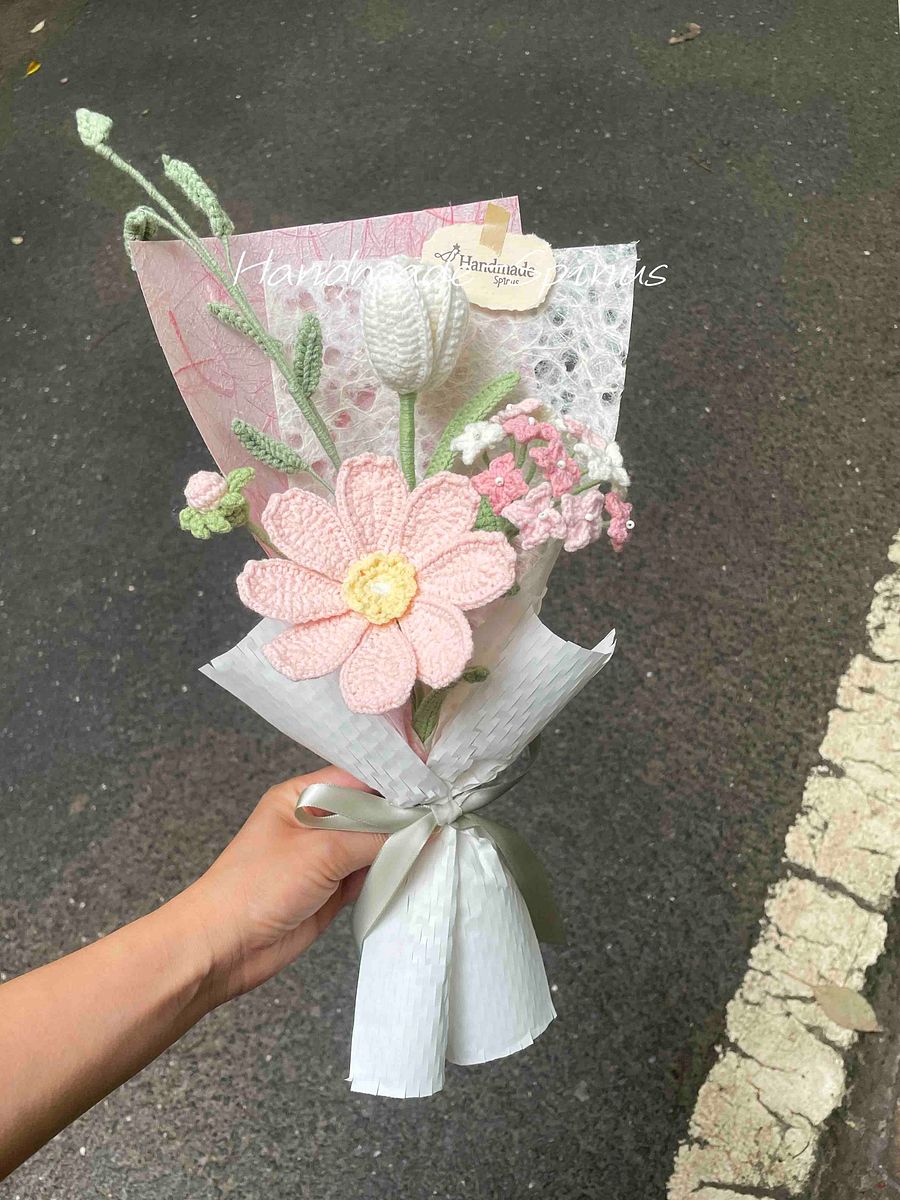 Floral Imprint Crochet Knit Bouquet product image (2)