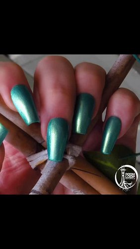 PICKLED ELVES is a vivid aqua green-to-gold duochrome that gleams with a metallic sheen and flashes brighter under daylight. ...