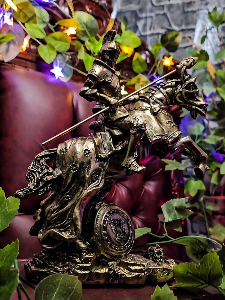 The Armored Kingdom Golden Calvary Knight of the Storm product image (1)