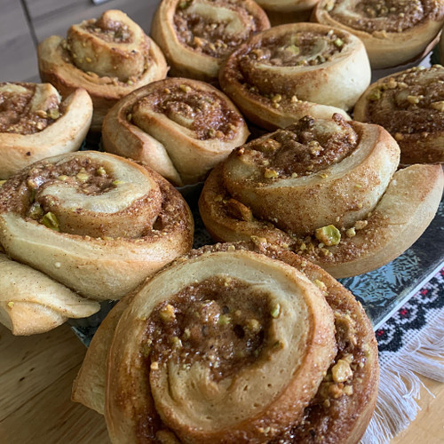 Kanelbullar, anyone? 
Cinnamon and cardamom kanelbullar with pistachios, today. A good day for some fresh baking. 

#fika #ka...