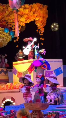 Miguel & Dante make their debut at “It’s A Small World” 
-
- #itsasmallworld #coco #miguel #dante #disneyland #disneyparks