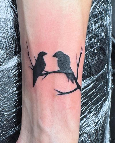 ⚕️Tattoos heal more than skin. They can cover both your outer scars and your inner wounds. ⚕️
.
#scarcoverup #feelingsad #get...