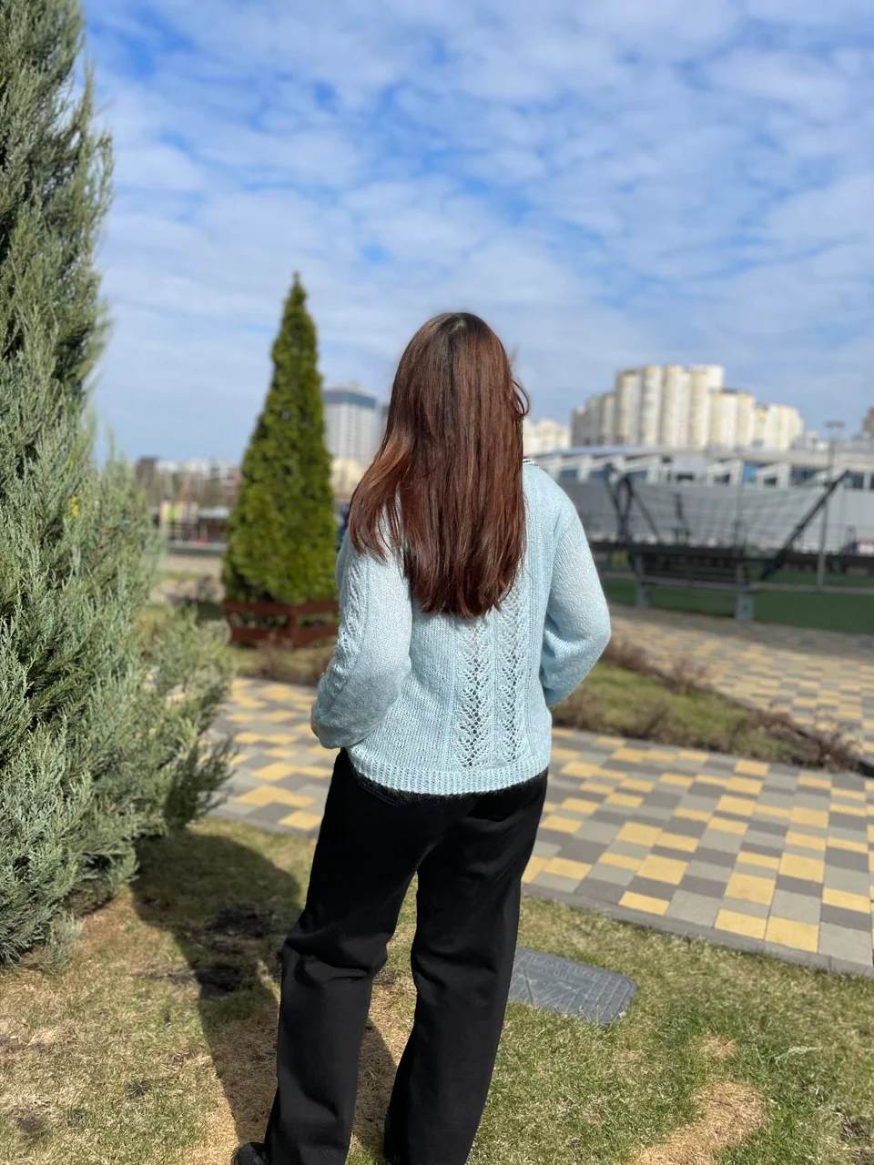 Мастер-класс pullover Diamond Модель имеет V-образный вырез горловины скачать в формате pdf.Язык: Украинский Русский product image (5)