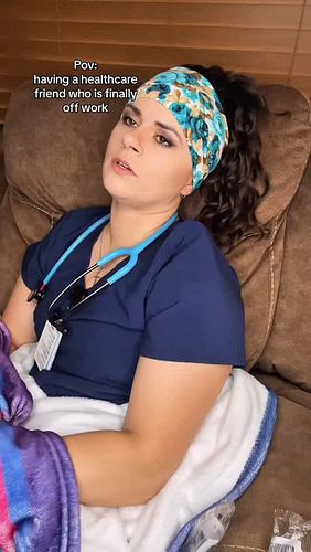 I dont see the problem here!? 

#nurse #nurseofinstagram #nursehumor #nurselife #sleepy #nap #healthcare #nursememes #sparxfa...
