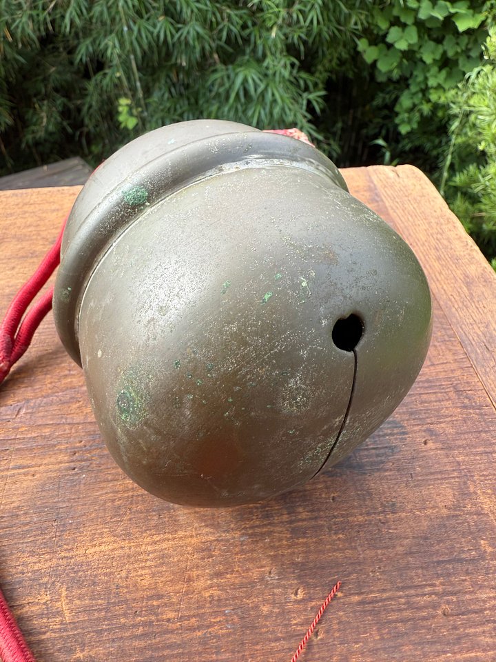 🎎 Antique Japanese Shinto Shrine Suzu Bell with Red Cord and Tassel – Japan Antique Roadshow product image (2)