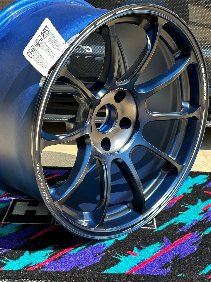 Volk Racing ZE40 Time Attack III - 18x10.5 +14 (5x114.3) - New product image (2)