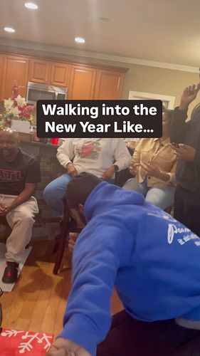 We’re approaching this new year with the same energy family….

#musictrivia #familygamenight #familygathering 
#movecardgame