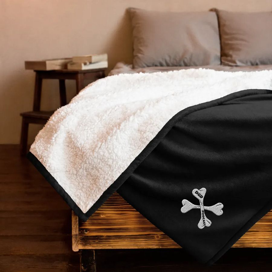 The DGD Podcast Cozy Sherpa Blanket product image (10)