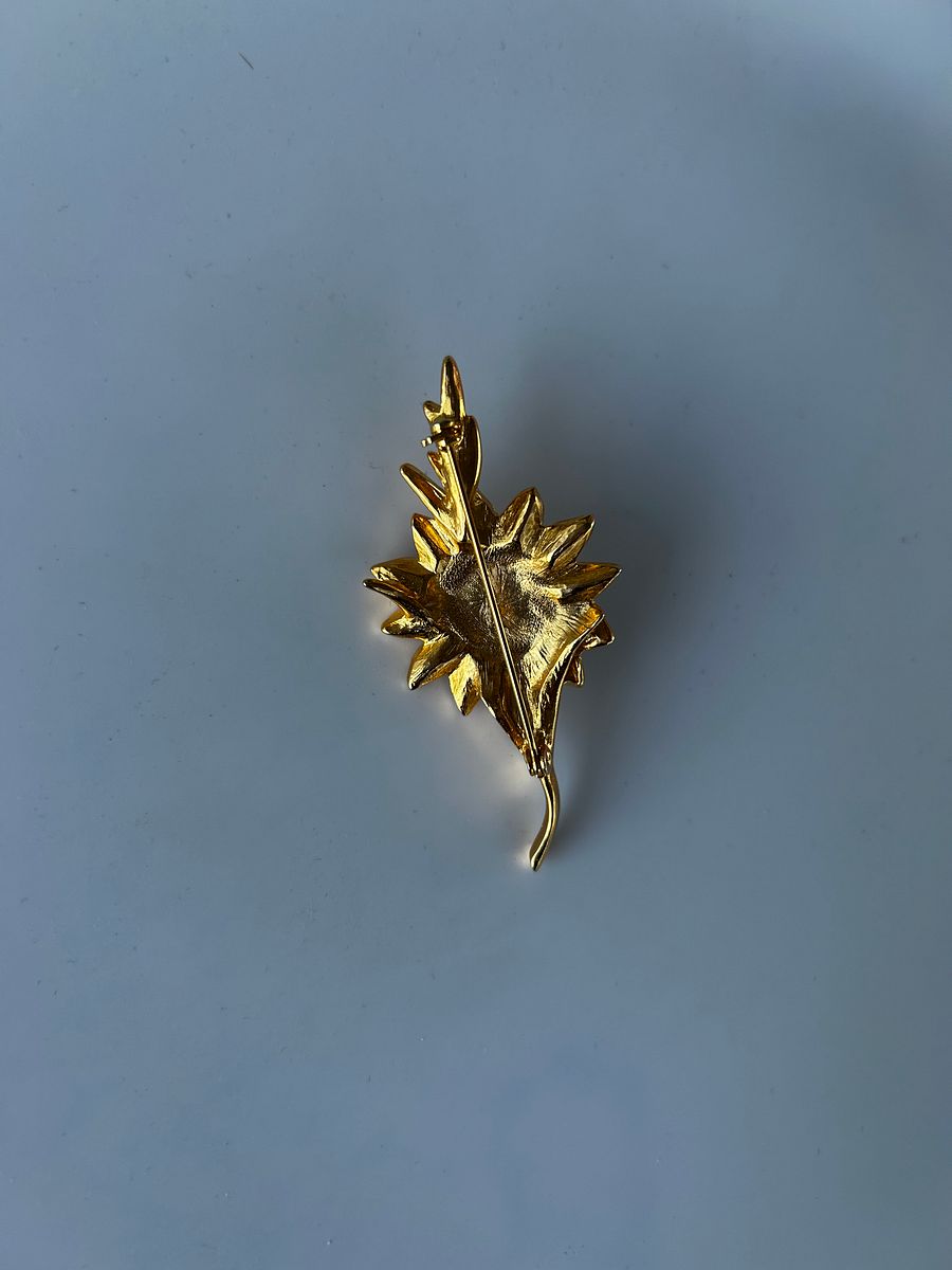 Vintage Gold Tone Flower Faux Pearl Cabochon Brooch product image (4)