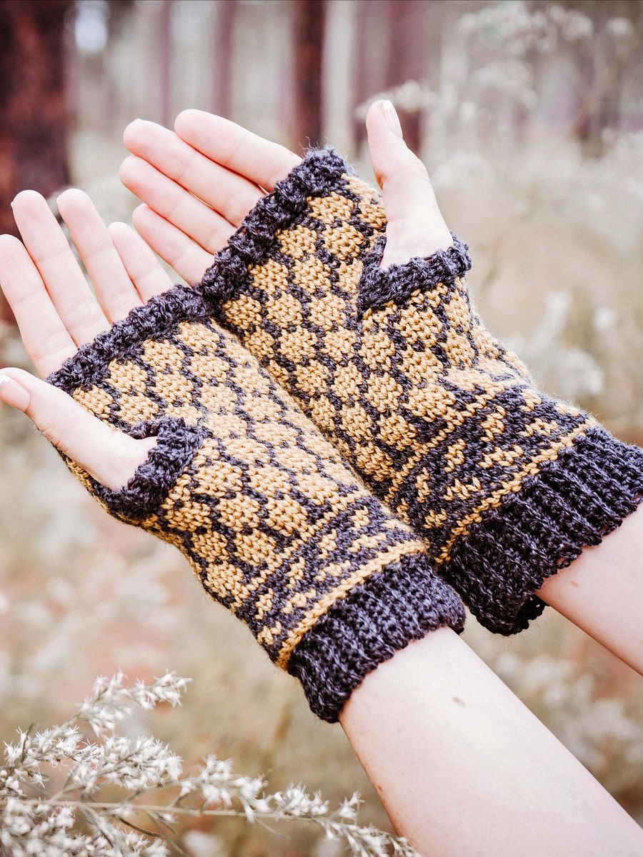 Crochet Fingerless Bee Mitten Pattern product image (5)