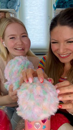 Yarn ASMR with @asmrmissmi 🎤✨🧶

@asmrmissmi is a YouTuber I met at a @youtubecreators event in Zurich. We instantly clicked a...