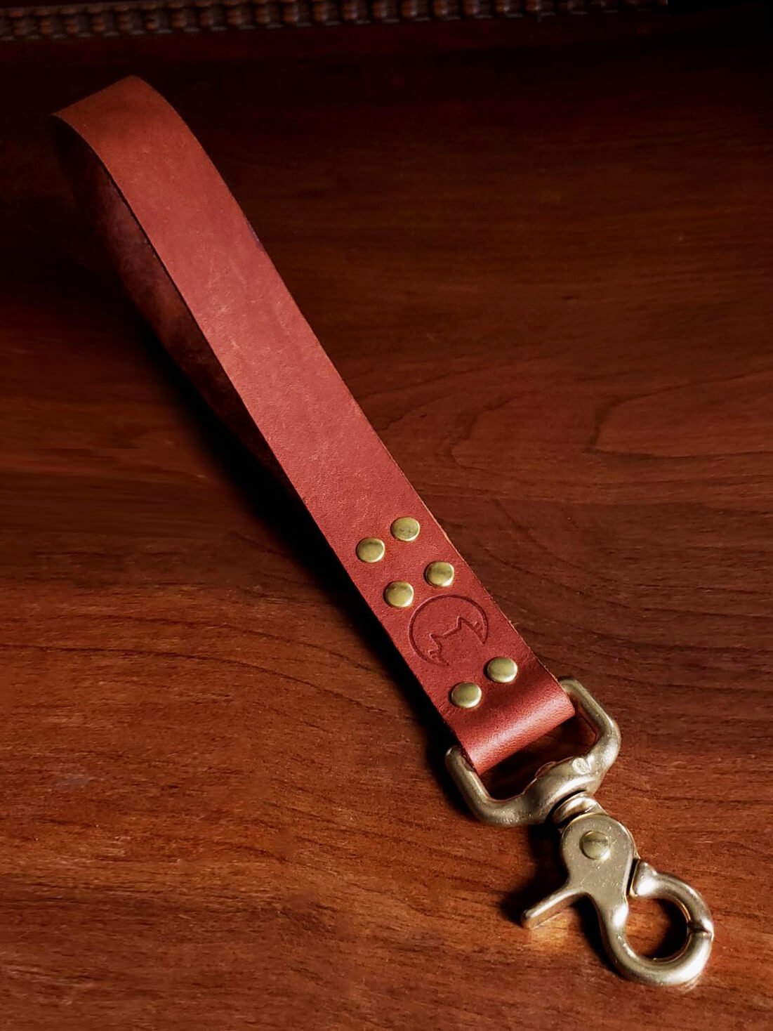Brown & brass short lead product image (2)