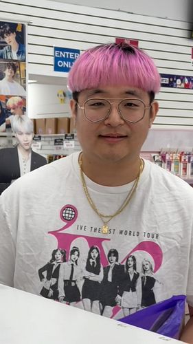 #rekommendation: I still like buying physical album in 2025 but only kpop ones 🫰🏻🫰🏻 the store is called kpop nation in koreat...