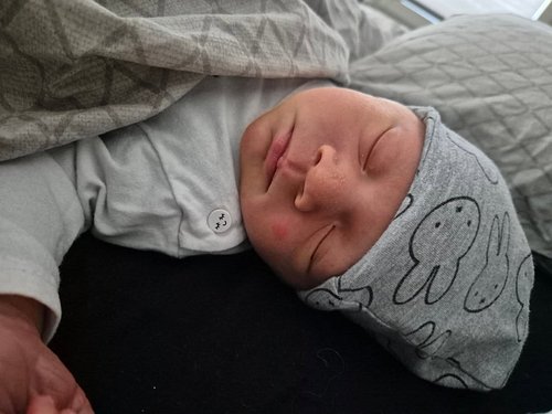 Welcome to the world you sweet little thing! ❤️

Aedan
June 25th
2:59pm
3880gr
52cm

#newbornbabyboy