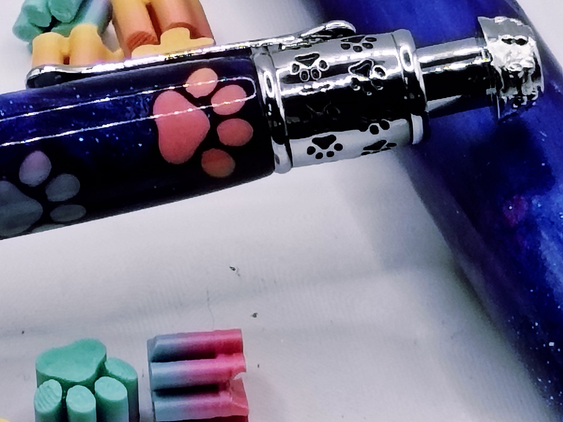 Paw-some Pup Pen – Sparkly Purple Resin & Rainbow 3D Paws product image (6)