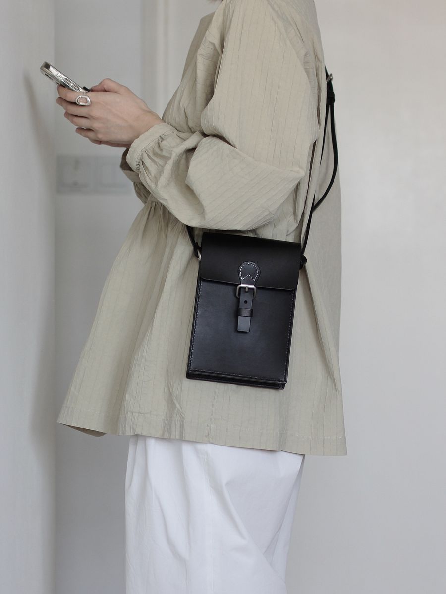 Vegetable Tanned Leather Classic Satchel – Black product image (2)