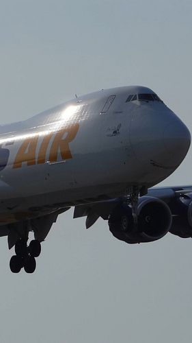 Last Boeing 747 Ever Built Landing at Miami Int'l Airport - Plane Spotting

#airplanespotting #planespotting #planespotter #a...