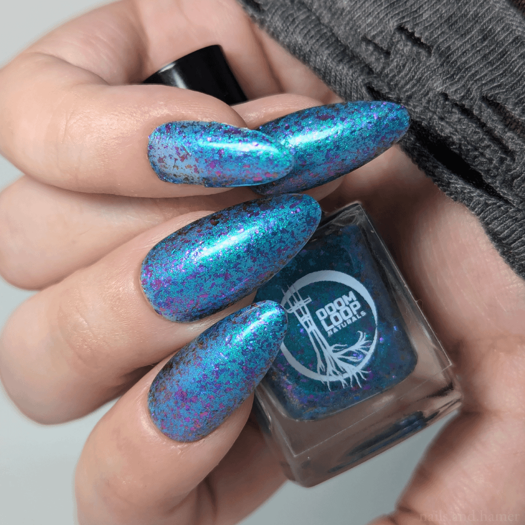 PRESTIDIGITATION - Metallic Teal and Shifting Violet-Blue-Pink Flakes Nail Polish product image (3)