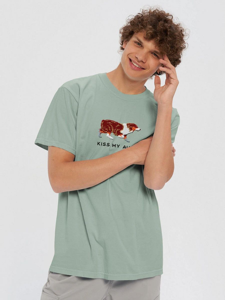 Kiss My Auss T-Shirt(Embroidered) of an Australian Shepherd(Red Tricolor) product image (7)