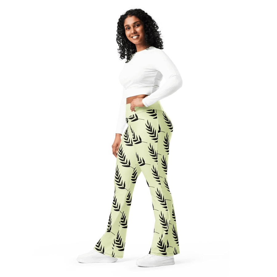 Chic Leaf Flare Leggings product image (9)