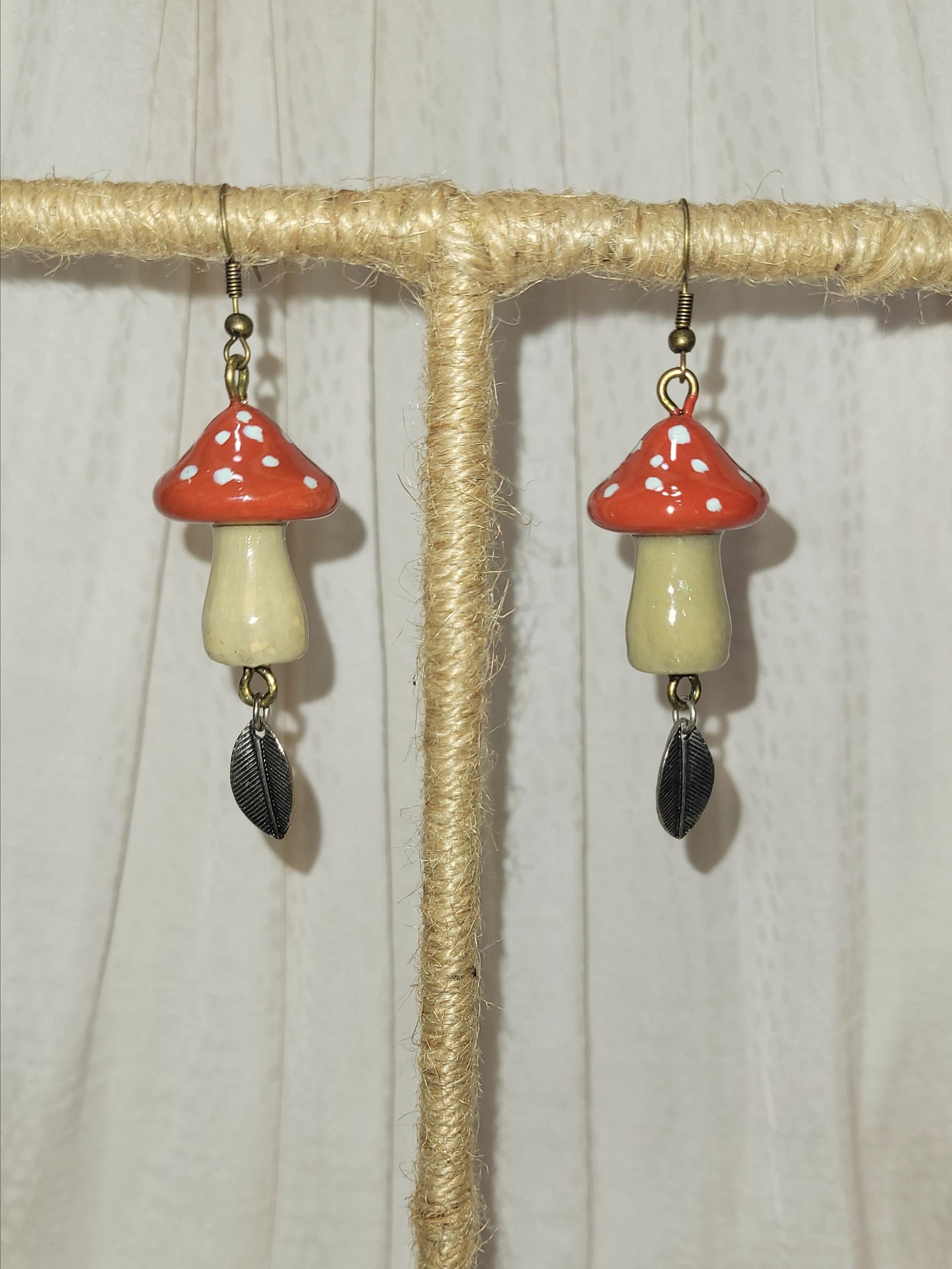 Red leave mushroom product image (1)