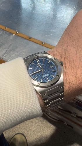 Finally! The IWC Ingenieur gets the dial everyone wanted. Or did it? What dial colour would you choose?

#iwc #iwcwatches #iw...
