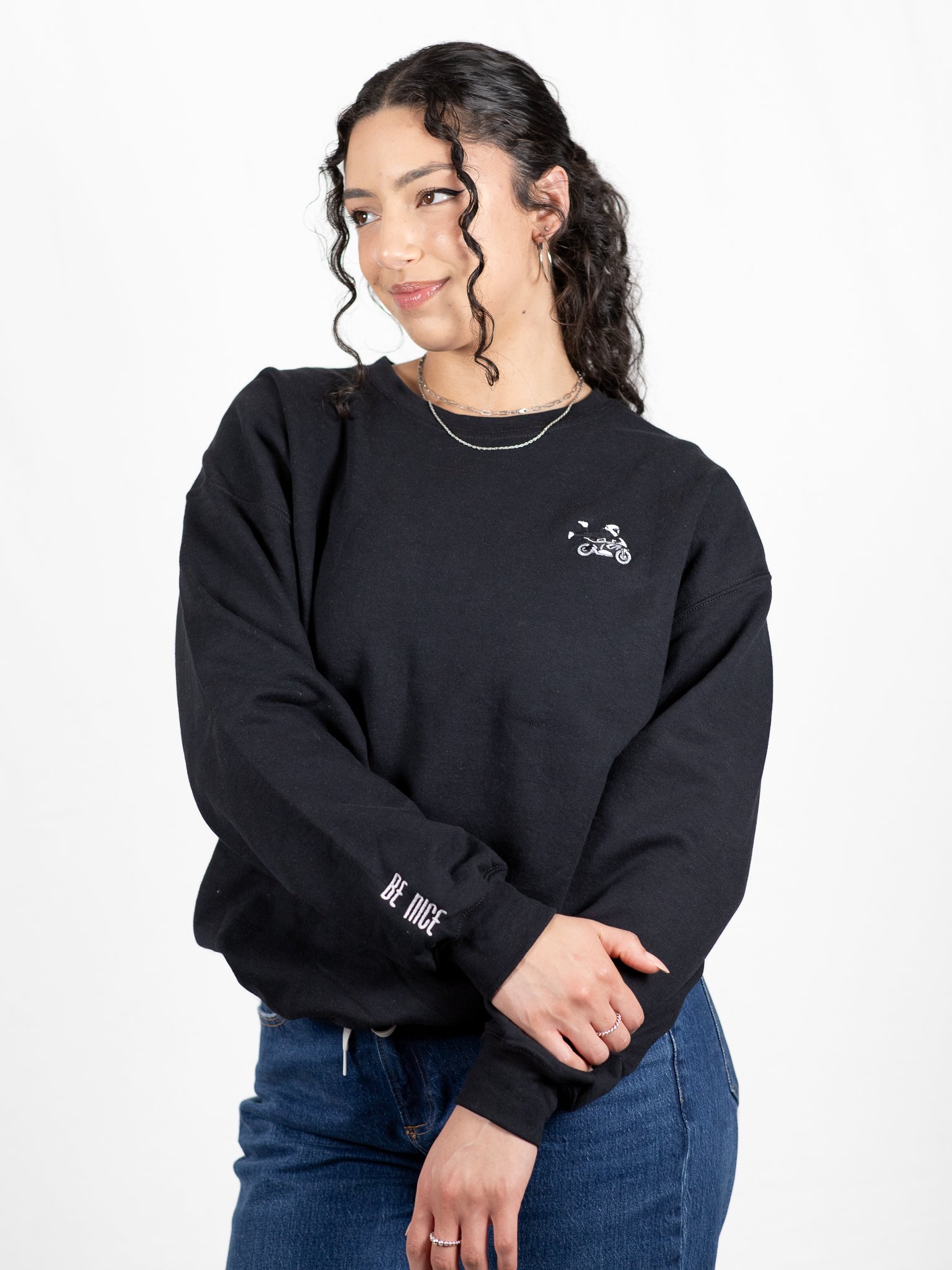 Mimi Nick Embroidered Crew Neck product image (1)