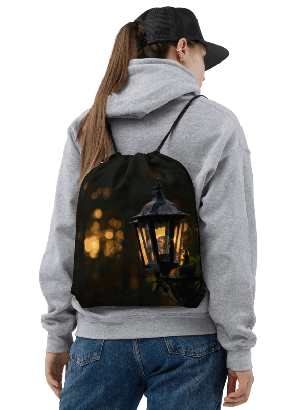 Rucksackbeutel mit Kordelzug - Abendsonne scheint durch eine Laterne product image (2)