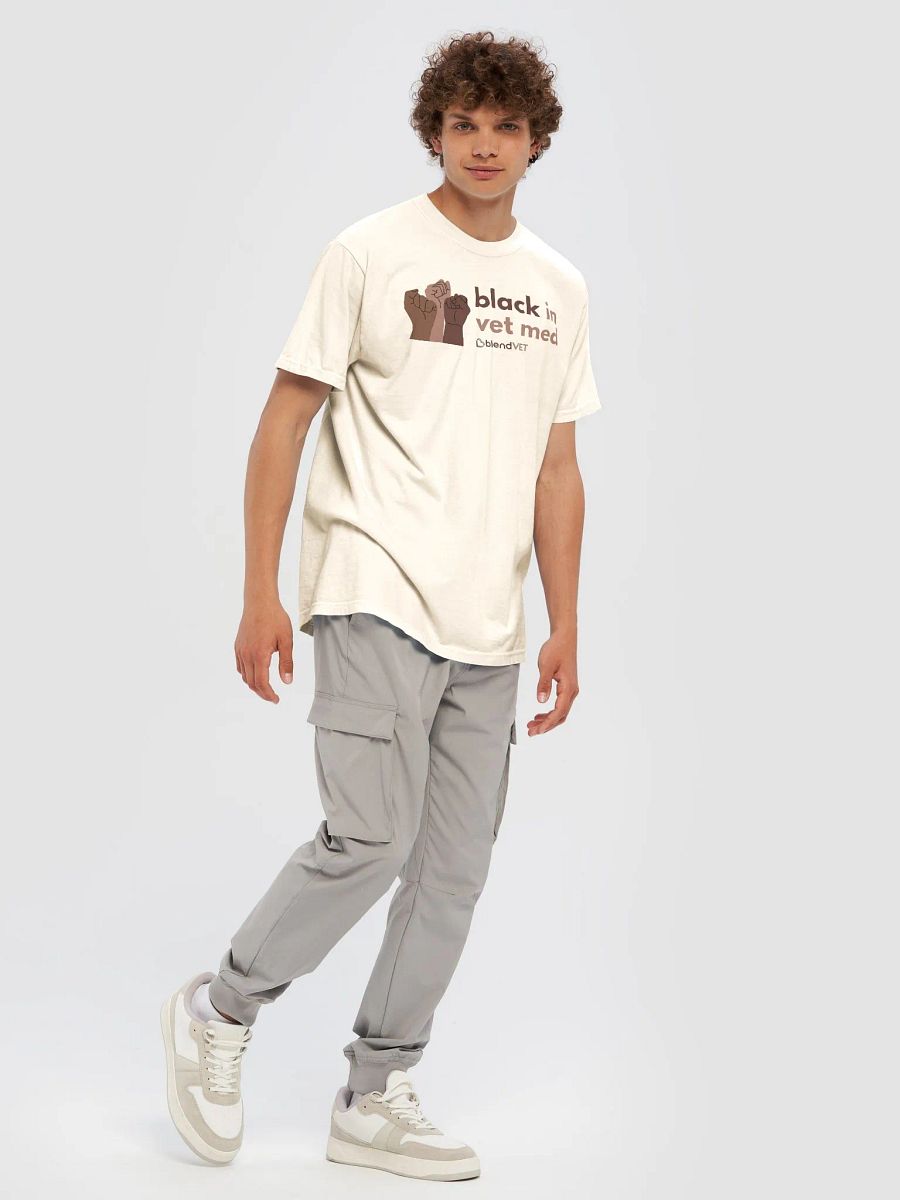 Black in Vet Med Unisex Tee product image (7)