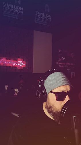 🎤 Raspberry Sky Accepts the Challenge! 🎤🔥

The R&B Viking is stepping up for Chris Brown’s #ResidualsVerseChallenge—and he’s ...
