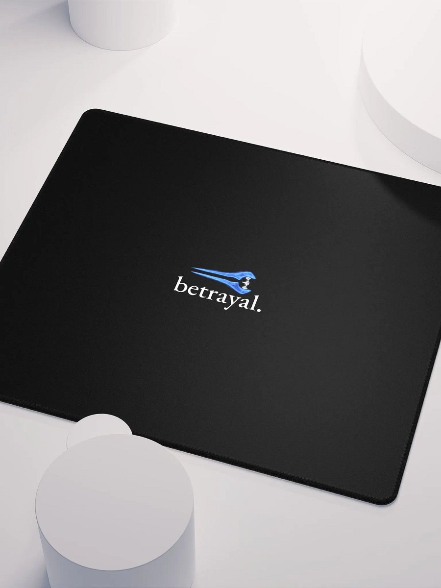 Betrayal Gaming Mouse Mat - Halo-Inspired Desk Accessory product image (6)