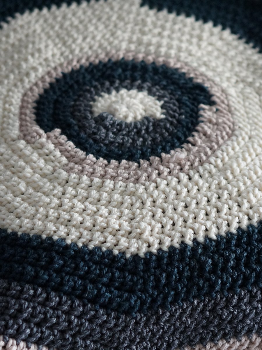 Chunky double crochet round blanket pdf pattern product image (2)